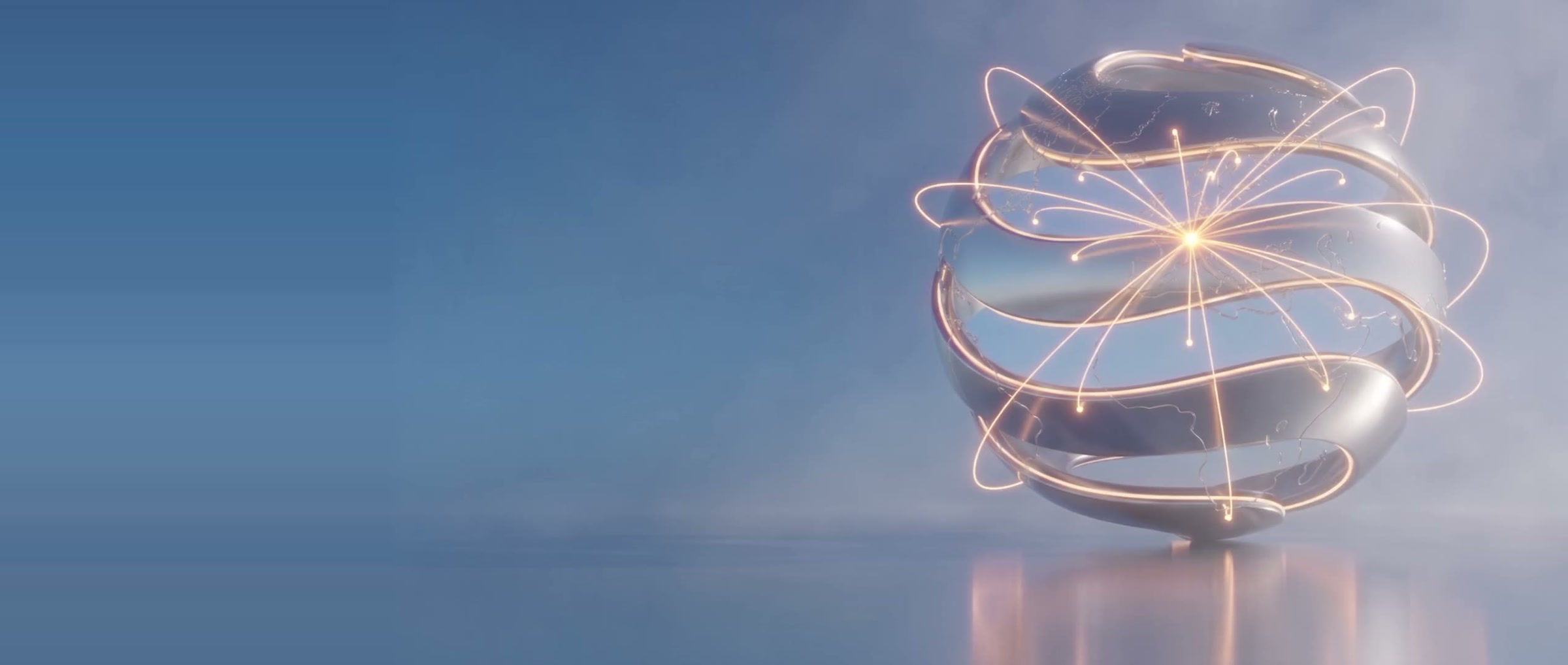 Eine Kugel aus silbernen Wellenbändern über einer spiegelnden Fläche; auf den Bändern zeichnen sich Umrisse der Kontinente ab, von einem hellen Punkt in Westeuropa spannen sich bernsteinfarbene Lichtlinien über die ganze Kugel.